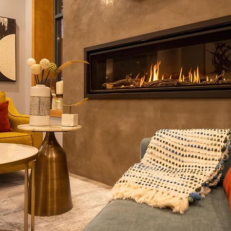 Alpenglow Lodge Queen Boho Studio By Mva Whistler Exterior photo