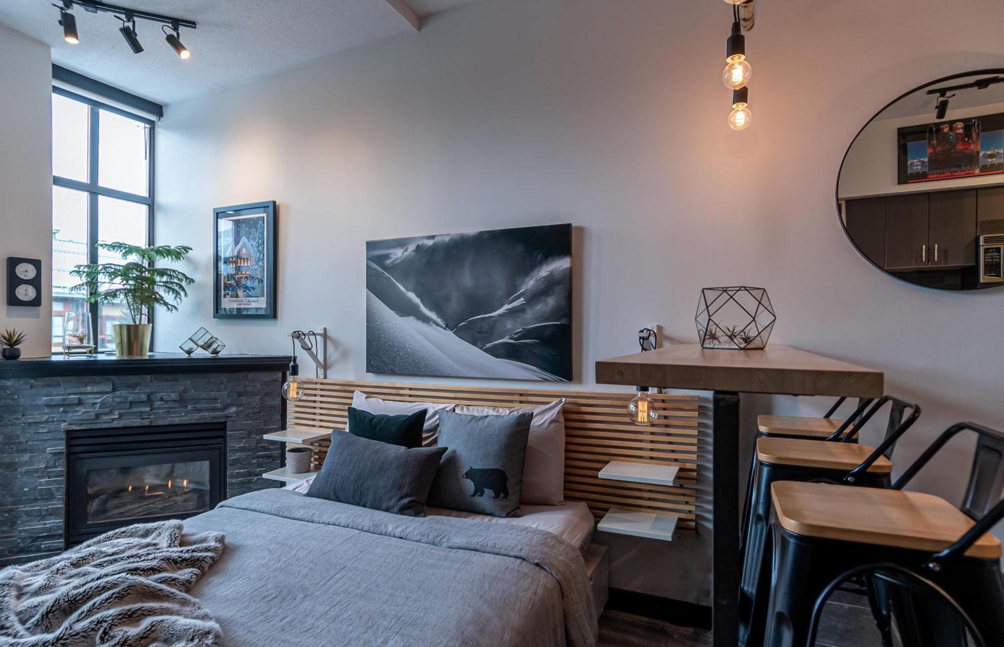 Alpenglow Lodge Queen Boho Studio By Mva Whistler Exterior photo