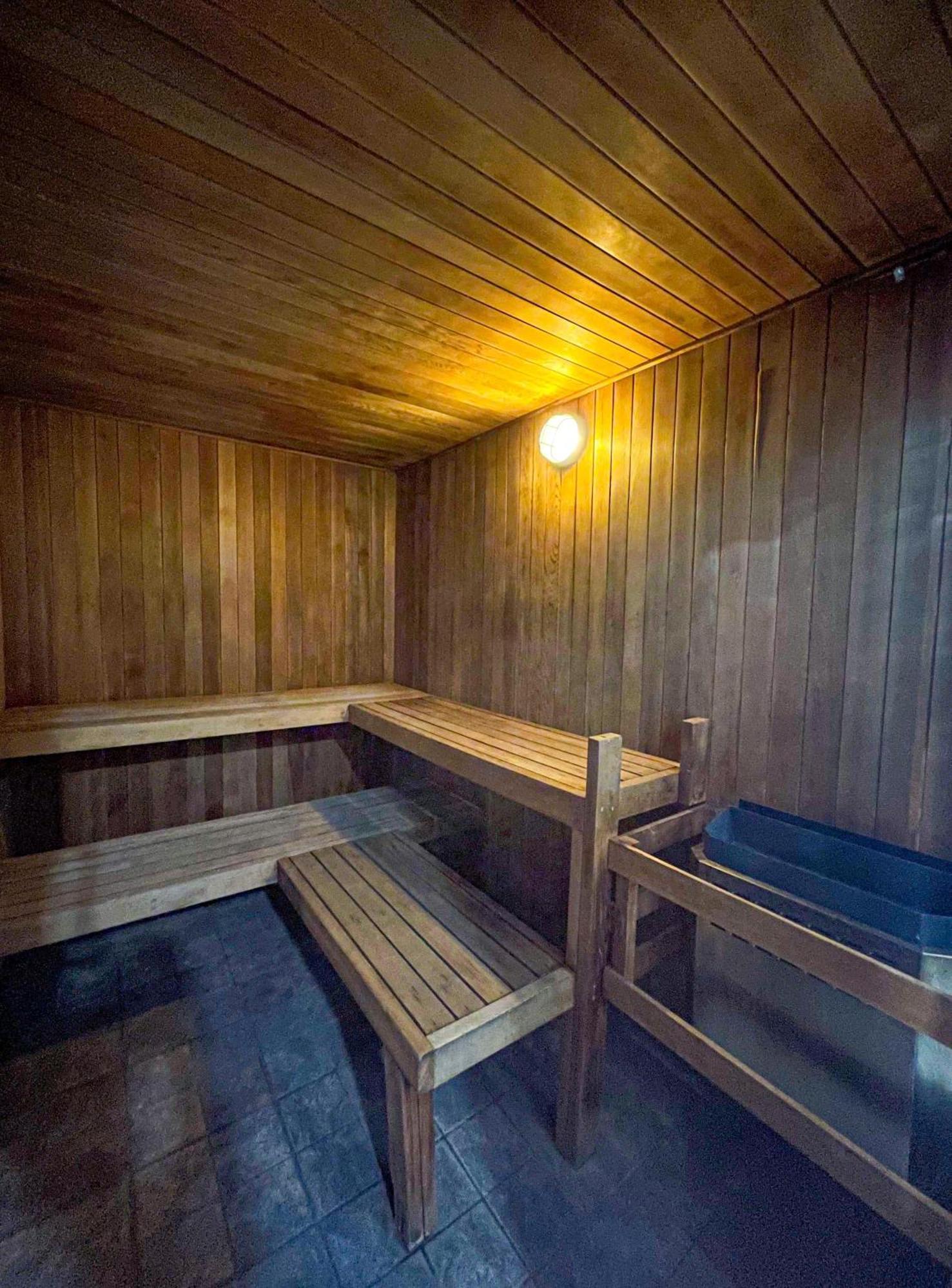 Alpenglow Lodge Queen Boho Studio By Mva Whistler Exterior photo