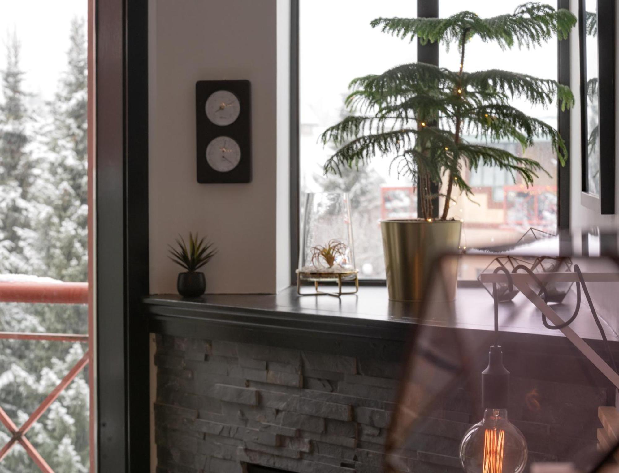 Alpenglow Lodge Queen Boho Studio By Mva Whistler Exterior photo