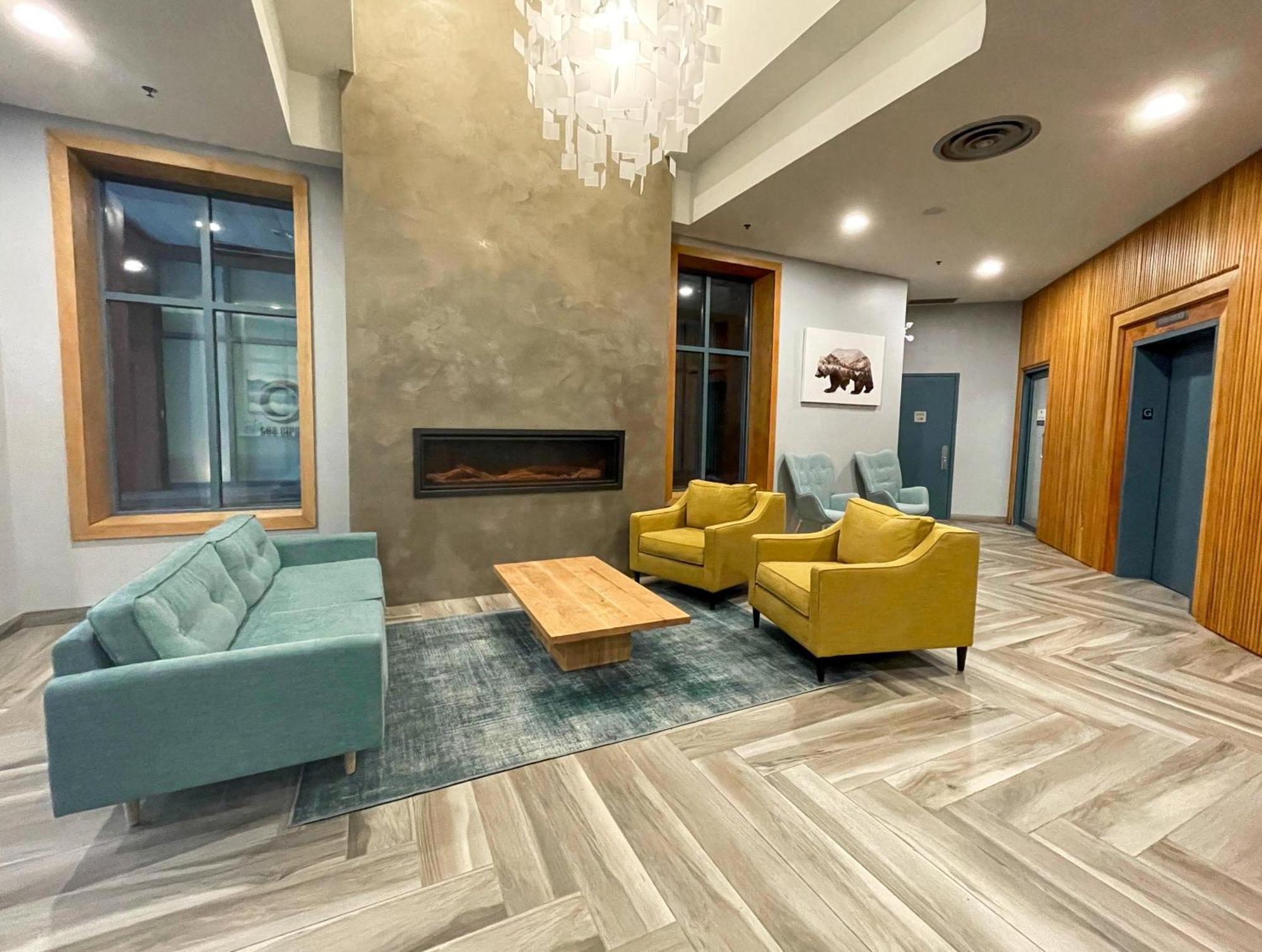Alpenglow Lodge Queen Boho Studio By Mva Whistler Exterior photo